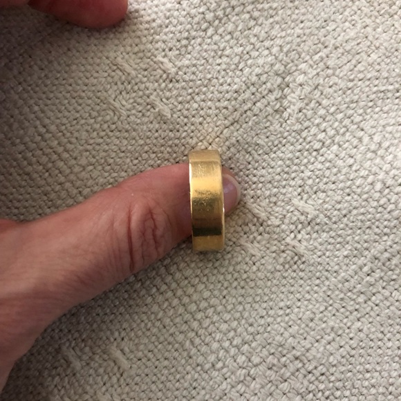 This is a men’s 14 karat yellow gold wedding band size 10. - Picture 3 of 7